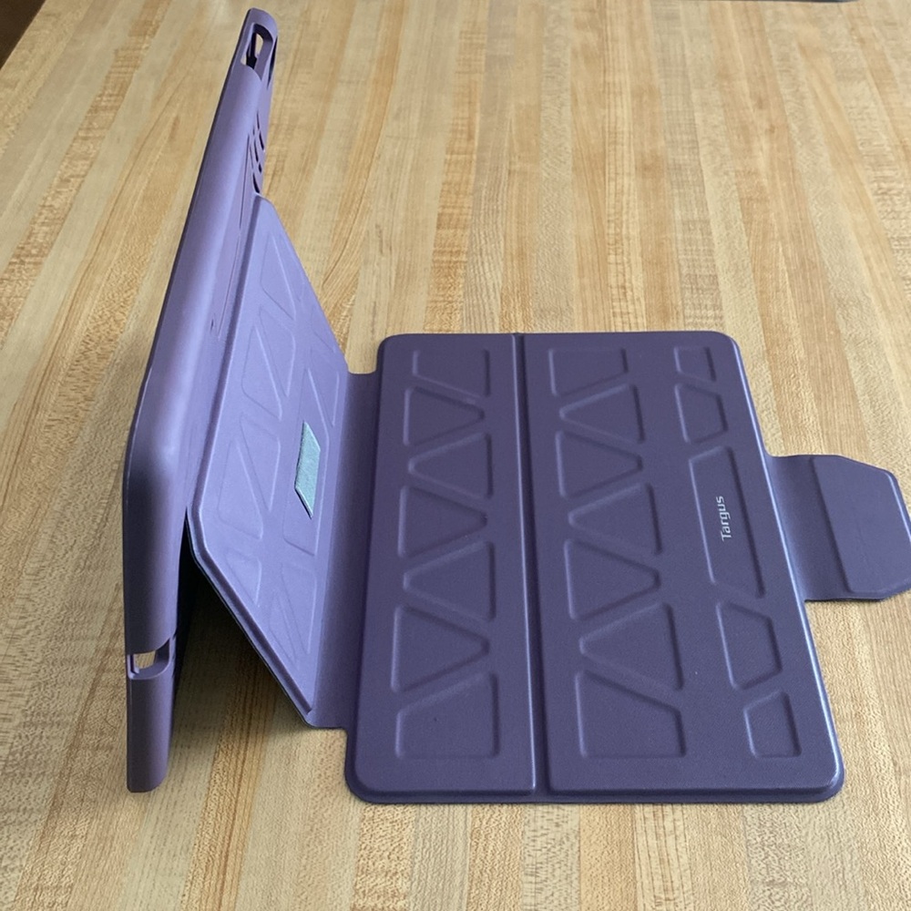 TARGUS Pro-Tek Antimicrobial Case for iPad® (9th, 8th, and 7th gen.) 10.2-inch - Picture 5 of 7